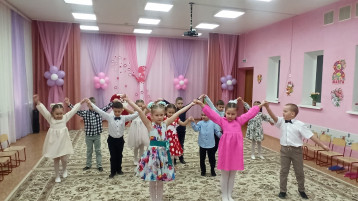 Я праздник маме подарю! Я праздник маме подарю!.