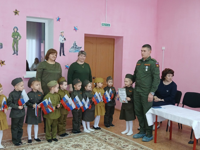 "Смотр строя и песни!" "Смотр строя и песни!".