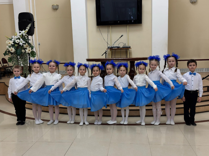 Мирного неба и яркого света, пусть его хватит на всех! Мирного неба и яркого света, пусть его хватит на всех!.